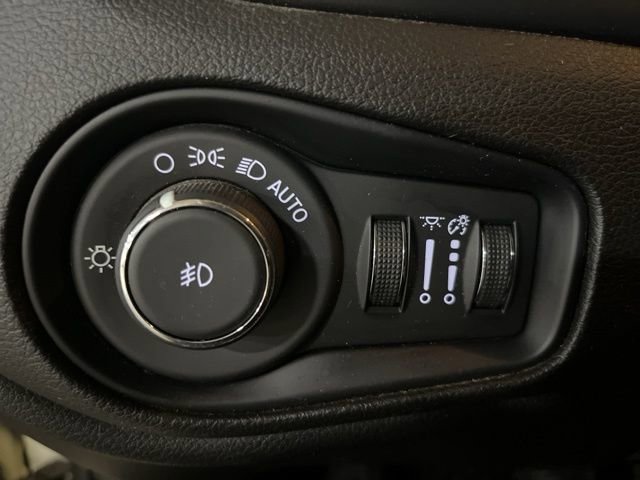 Used 2019 Jeep Renegade Latitude w/ Cold Weather Group image 15