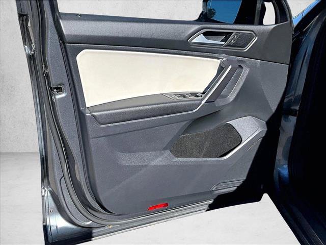 Used 2020 Volkswagen Tiguan SE FWD image 16