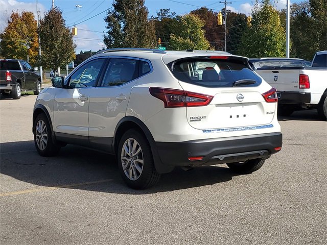 Certified 2022 Nissan Rogue Sport SV image 3