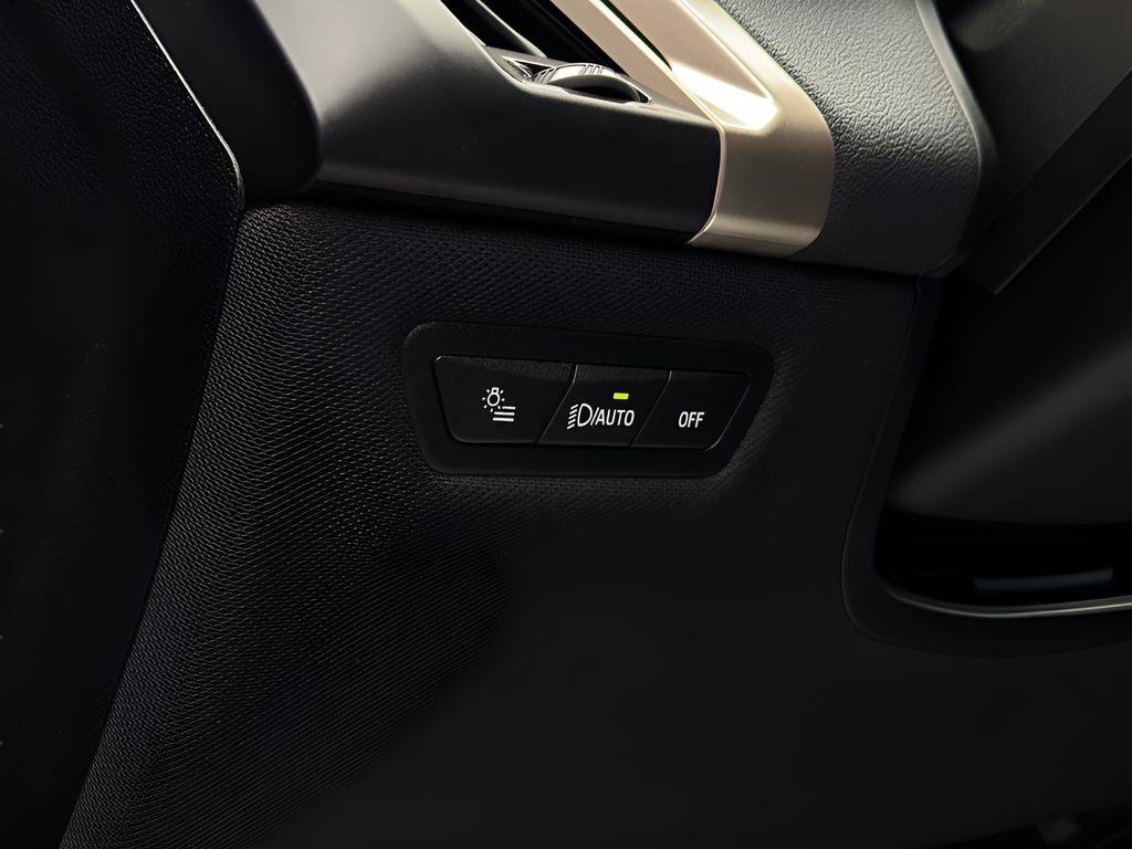 Used 2022 BMW iX xDrive50 w/ Convenience Package image 17