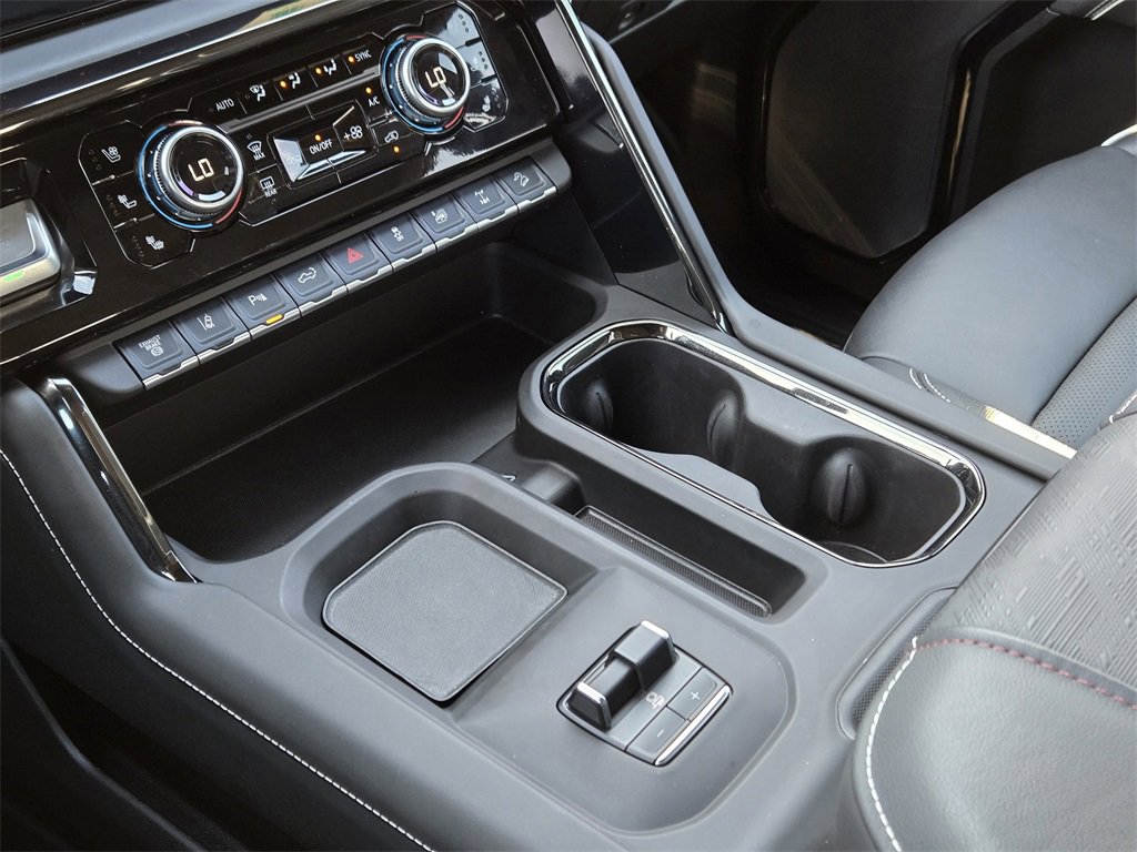 Used 2025 GMC Sierra 2500 AT4X image 9