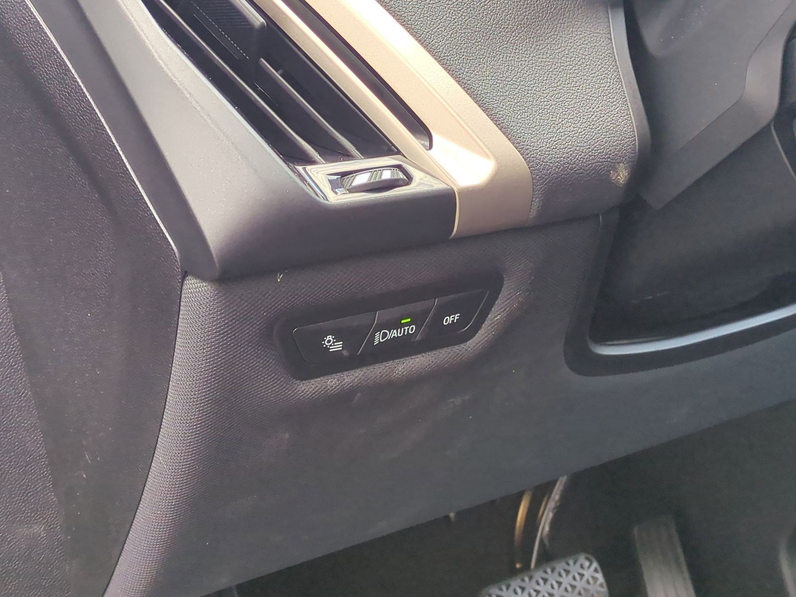 Used 2024 BMW iX xDrive50 w/ Sport Package image 16