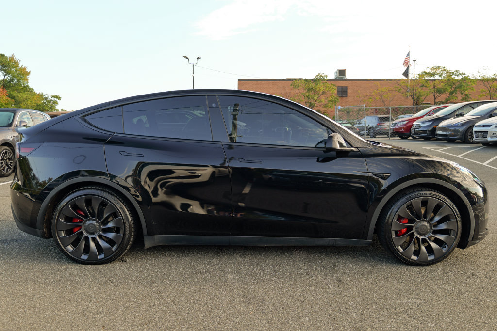 Used 2022 Tesla Model Y Performance AWD/4WD image 8