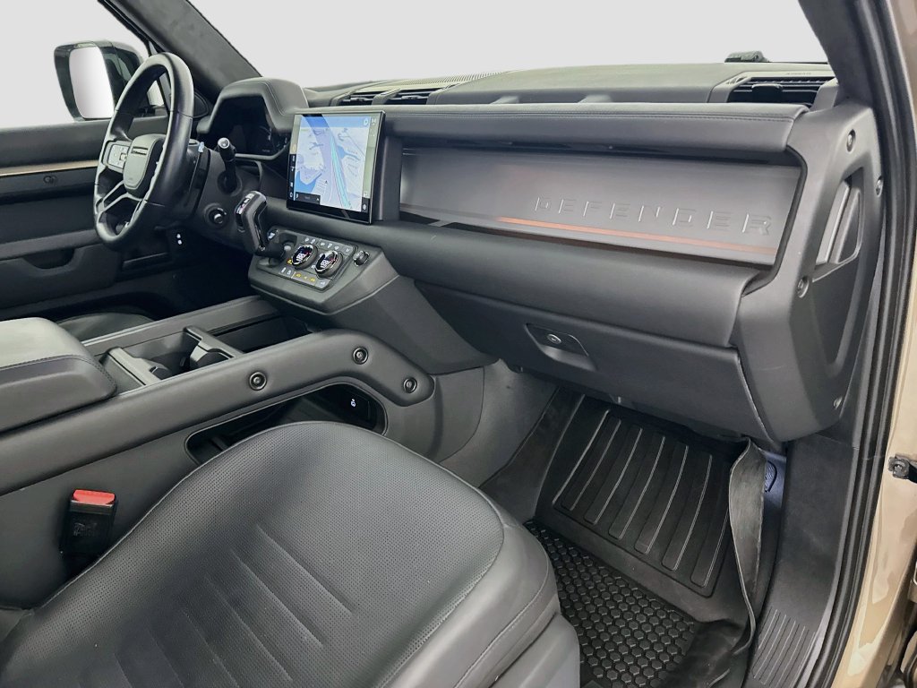 Used 2025 Land Rover Defender 110 AWD/4WD image 32