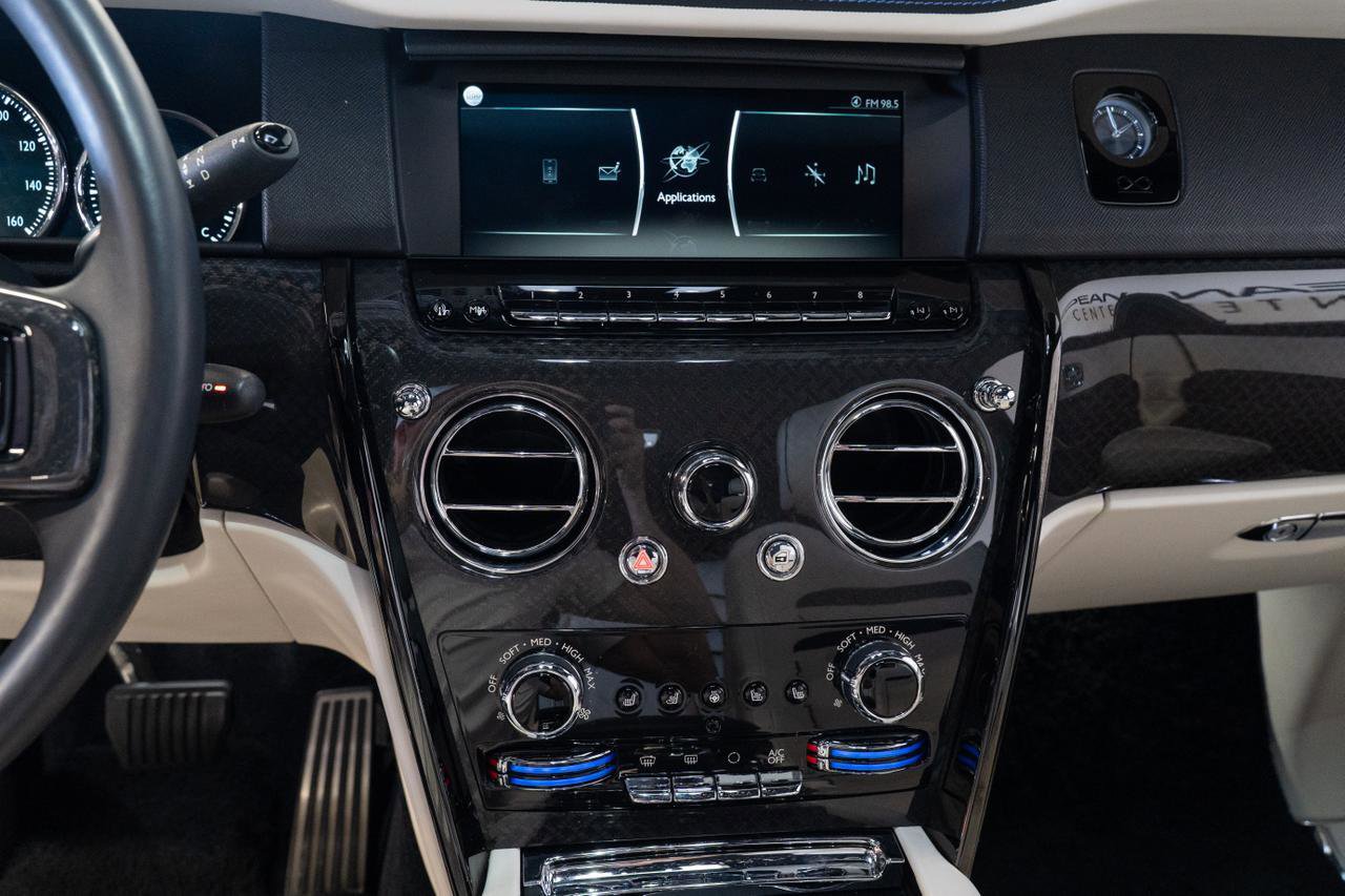 Used 2021 Rolls-Royce Cullinan Black Badge image 5