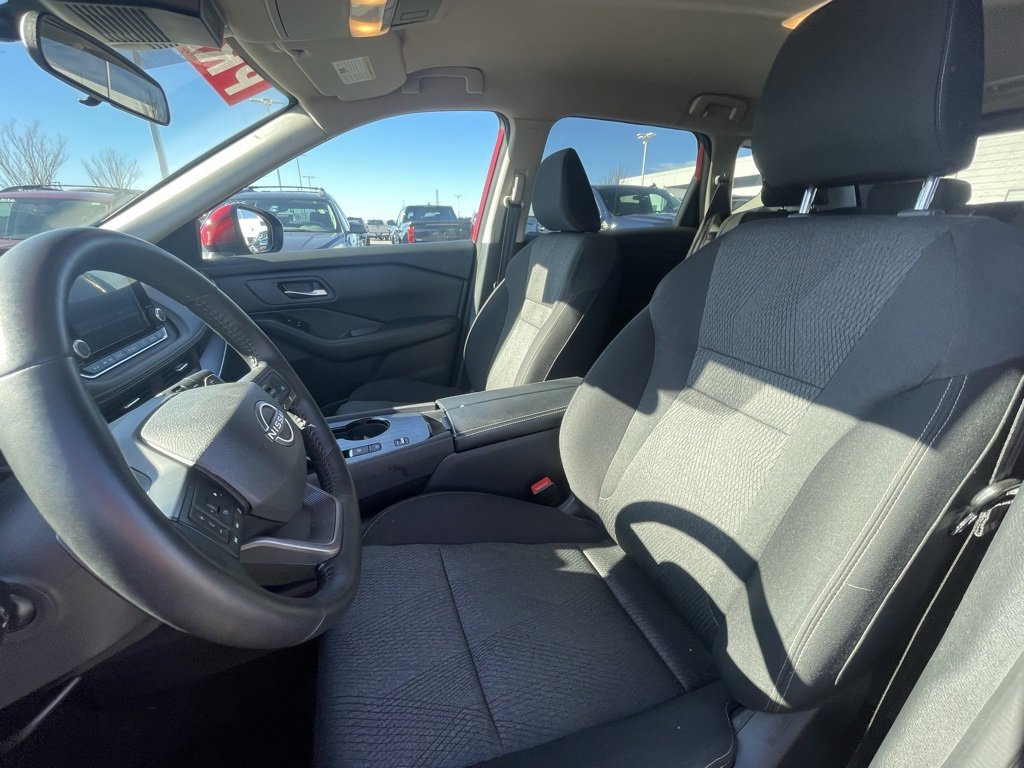 Used 2025 Nissan Rogue SV image 21