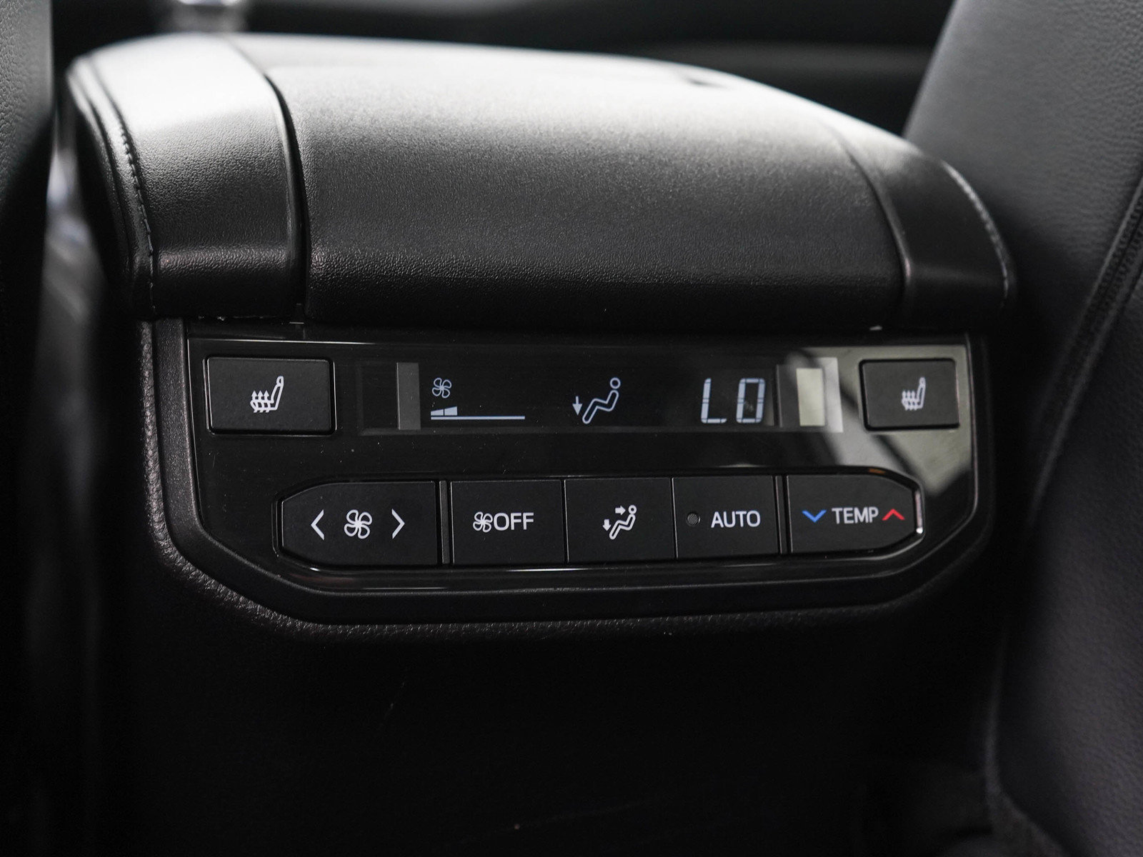 Used 2024 Toyota Highlander Platinum AWD/4WD image 17