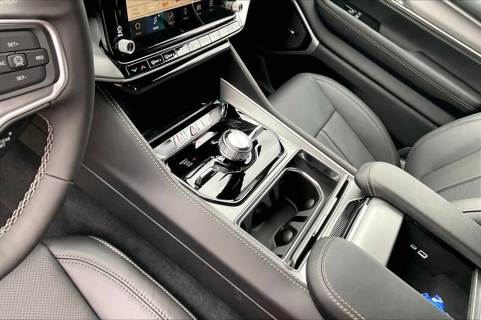 New 2026 Jeep Grand Wagoneer L Limited AWD/4WD image 7