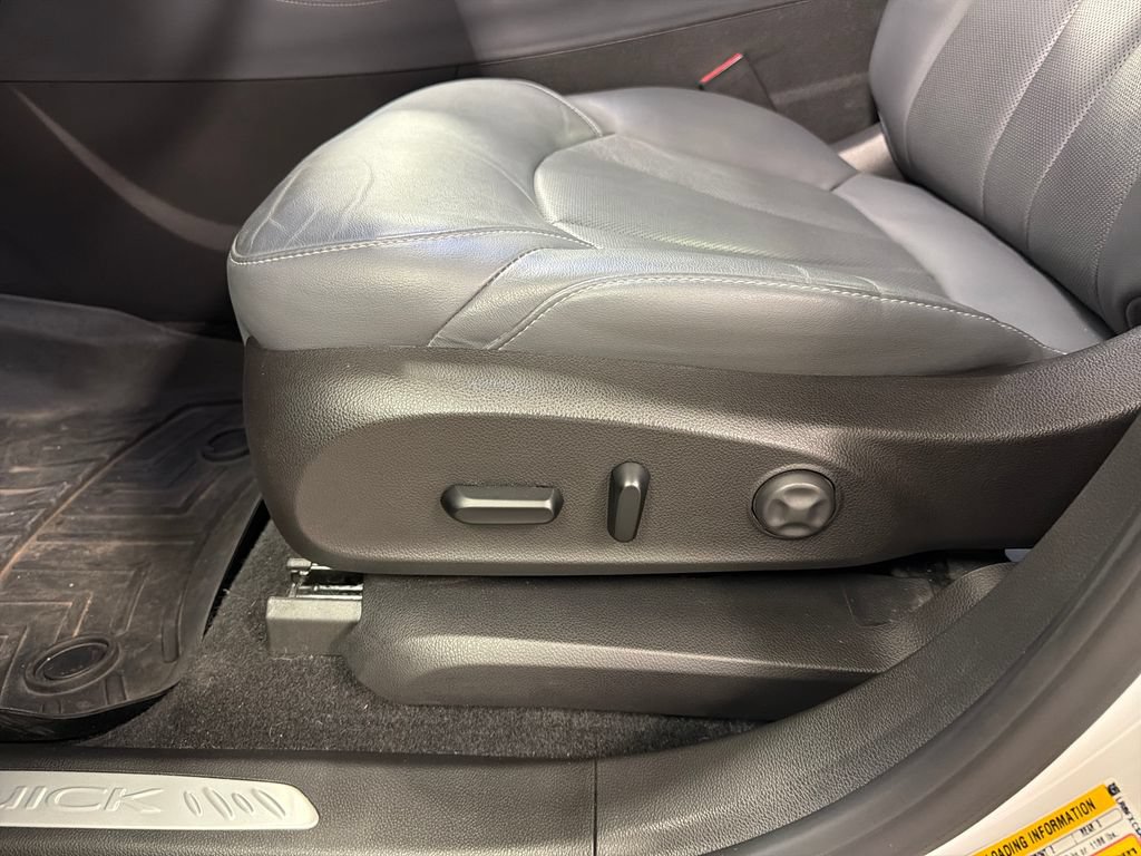 Used 2020 Buick Envision Essence w/ Experience Buick Package FWD image 25