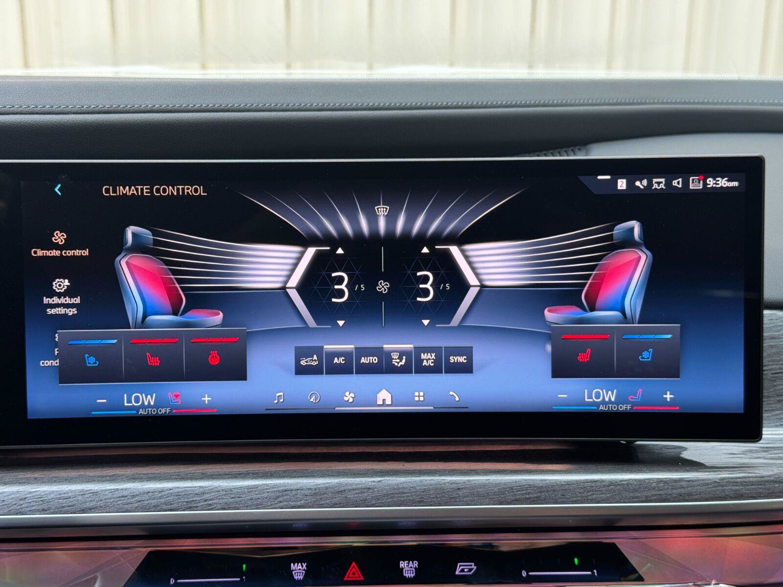 Used 2023 BMW i7 xDrive60 w/ Executive Package 2 AWD/4WD image 26