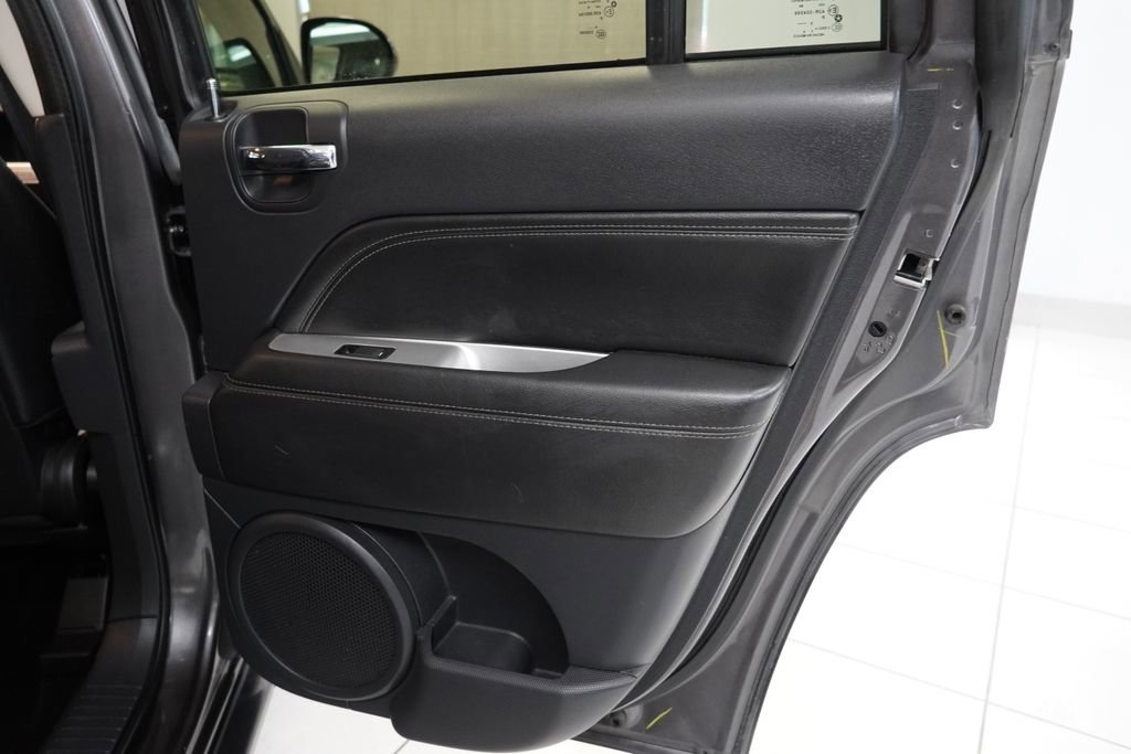 Used 2017 Jeep Compass High Altitude AWD/4WD image 28