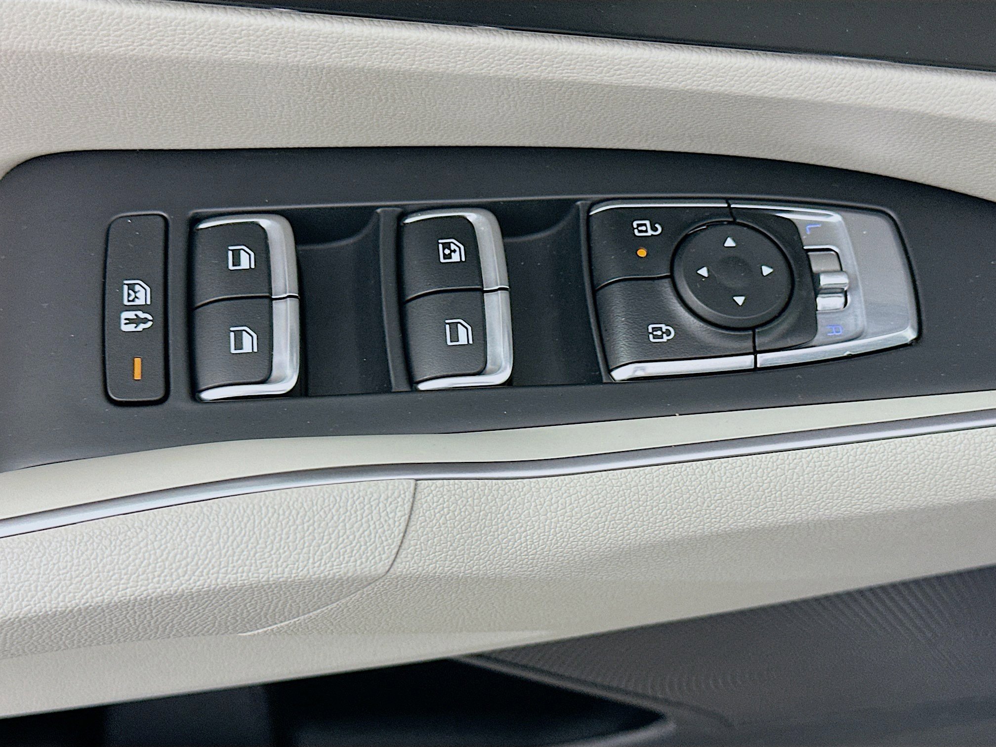 Used 2025 Kia Sorento EX image 15