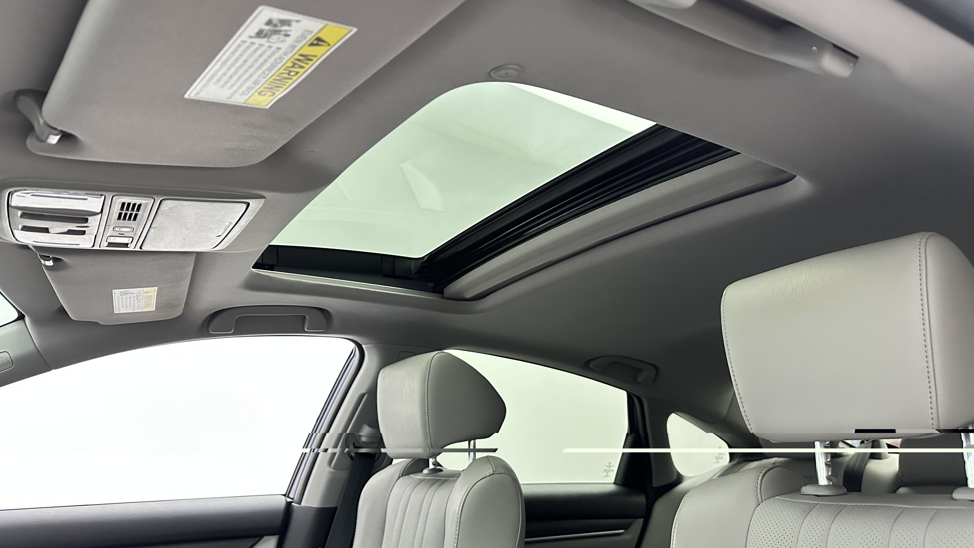 Used 2018 Honda Accord Touring image 5
