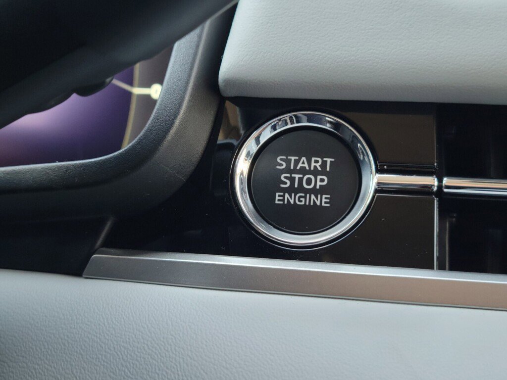 New 2025 Mitsubishi Outlander SEL image 24