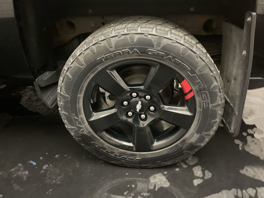 Used 2018 Chevrolet Silverado 1500 LT w/ Redline Edition AWD/4WD image 24