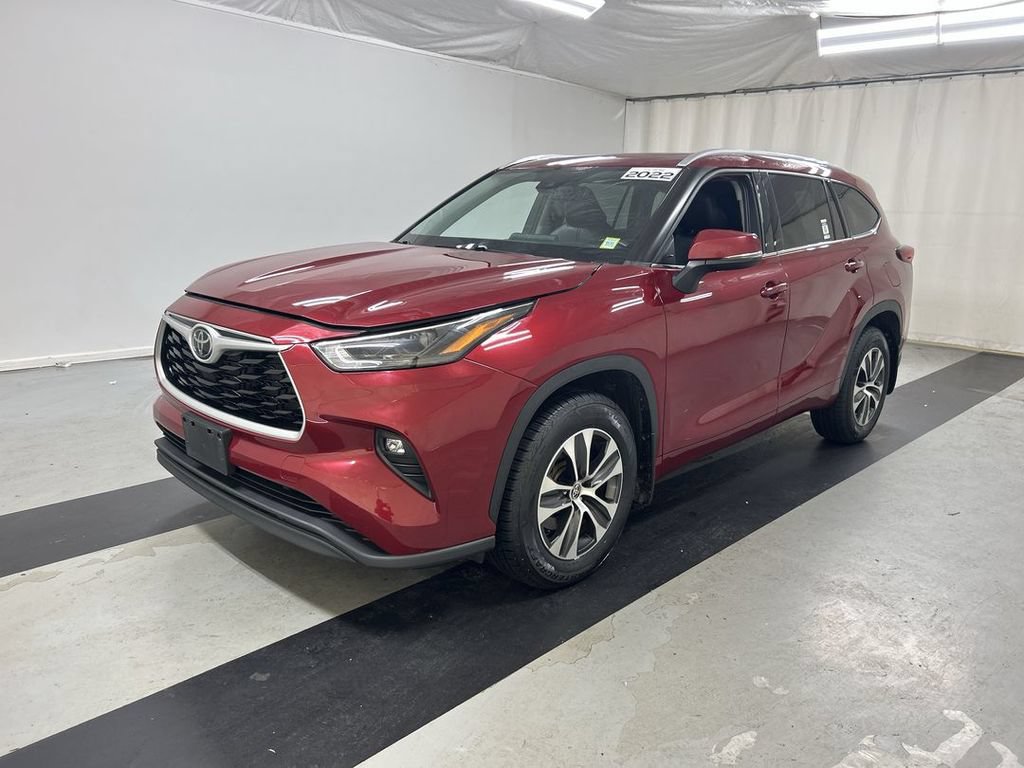 Used 2022 Toyota Highlander XLE AWD/4WD image 5
