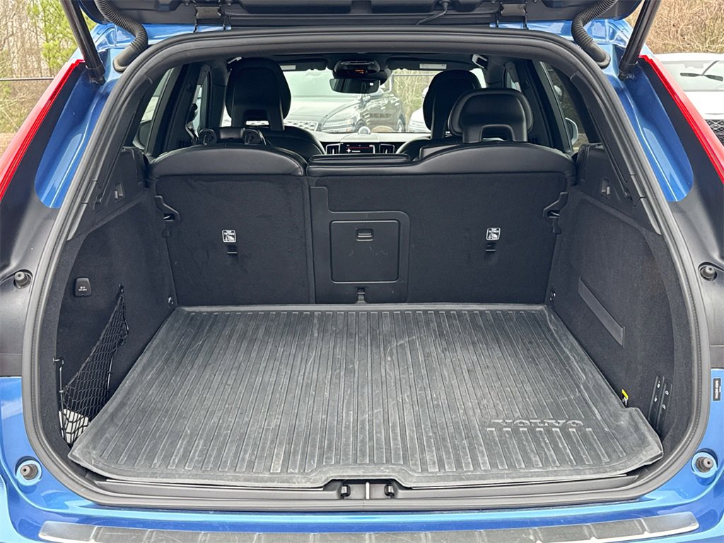 Used 2018 Volvo XC60 T6 R-Design w/ Convenience Package image 18