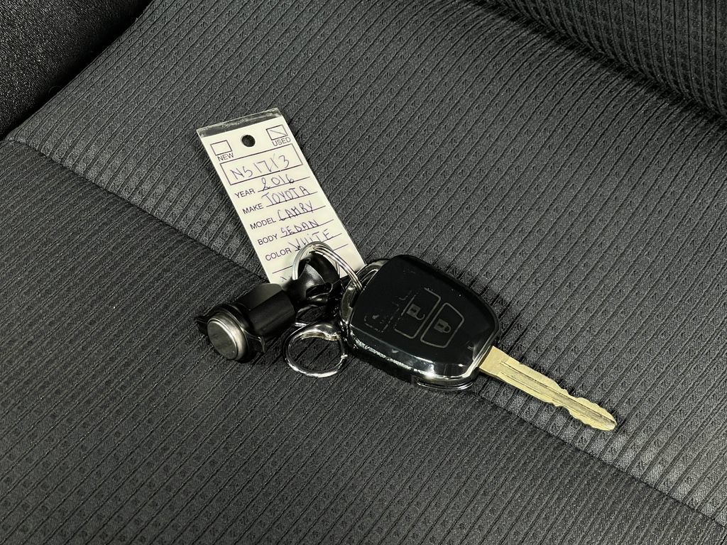 Used 2016 Toyota Camry SE FWD image 36