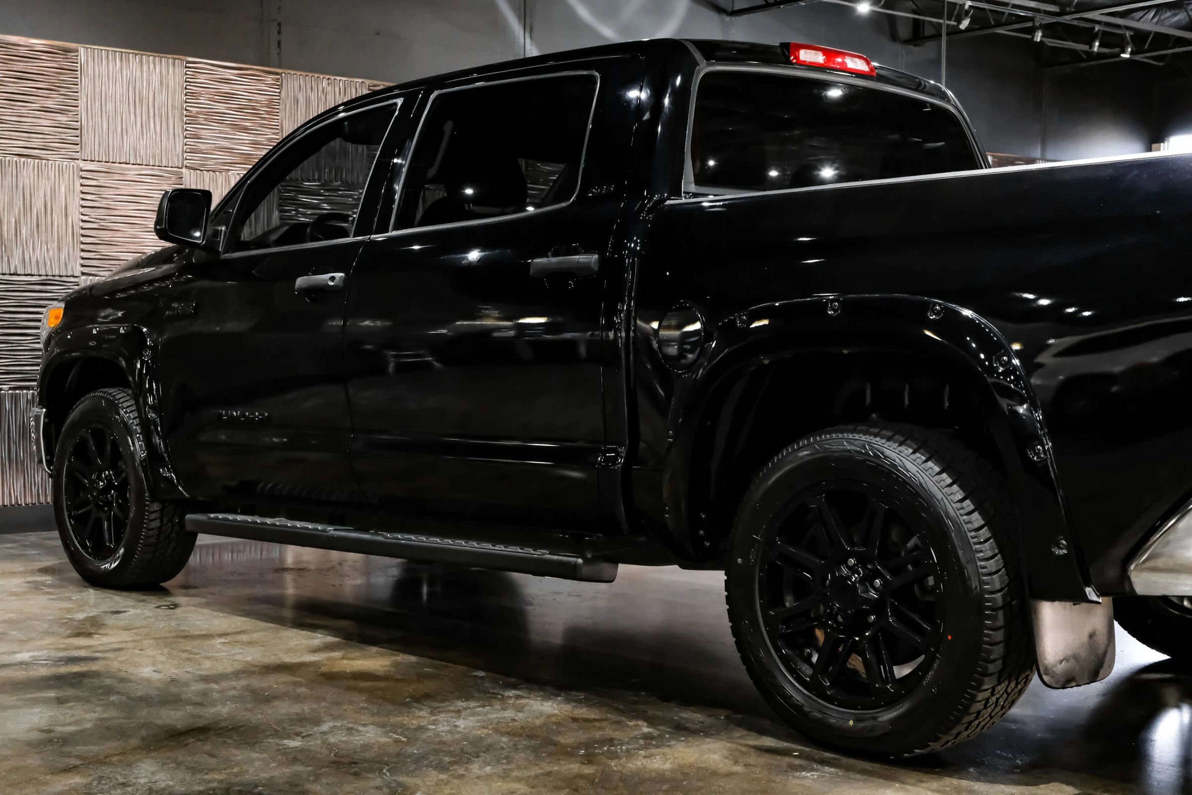 Used 2019 Toyota Tundra SR5 w/ SR5 Upgrade Package AWD/4WD image 16