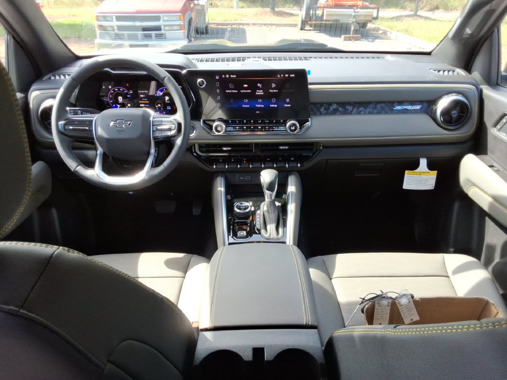 New 2026 Chevrolet Colorado ZR2 w/ Technology Package AWD/4WD image 18