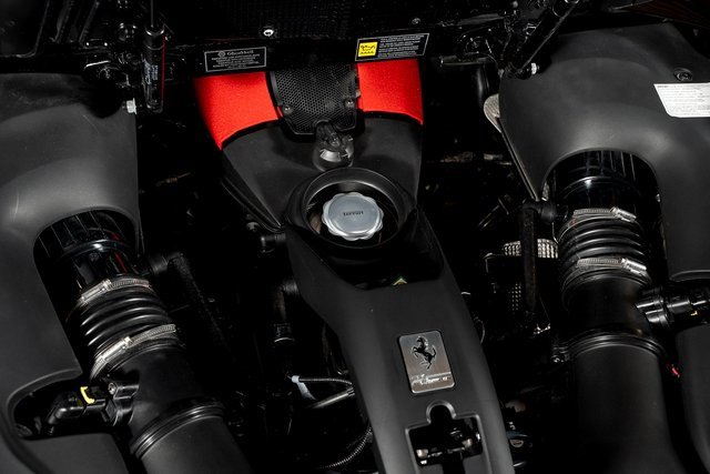 Used 2022 Ferrari F8 Tributo image 10