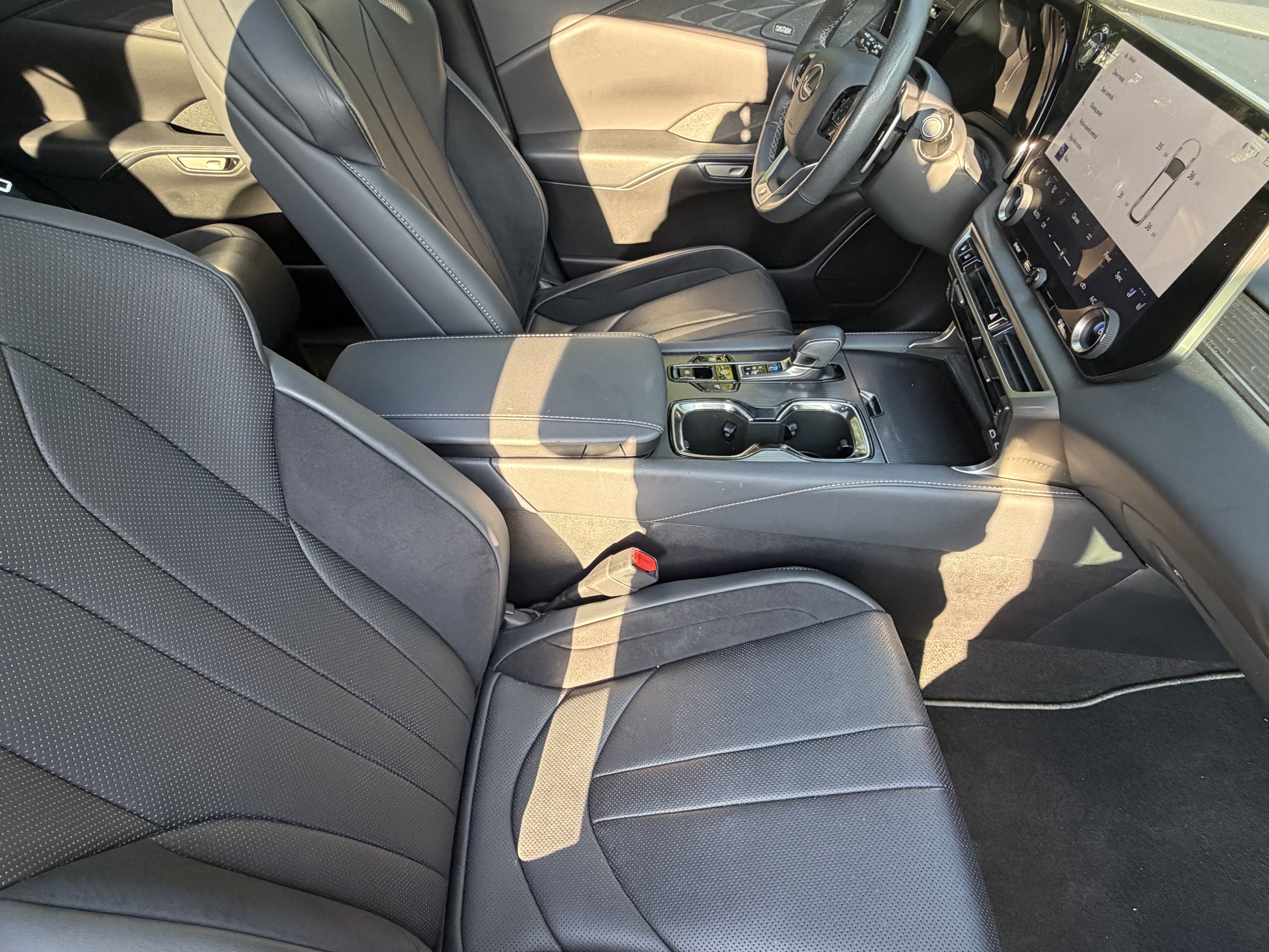 Used 2024 Lexus RX 500h F Sport w/ Convenience Package AWD/4WD image 43