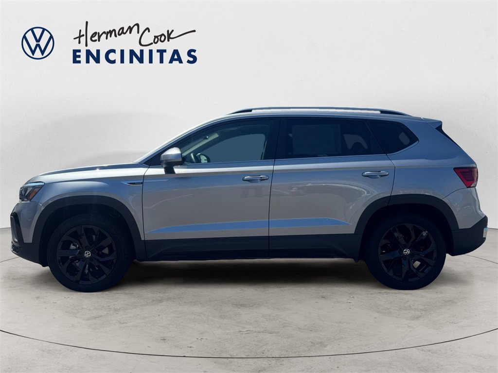 Used 2024 Volkswagen Taos SE image 2