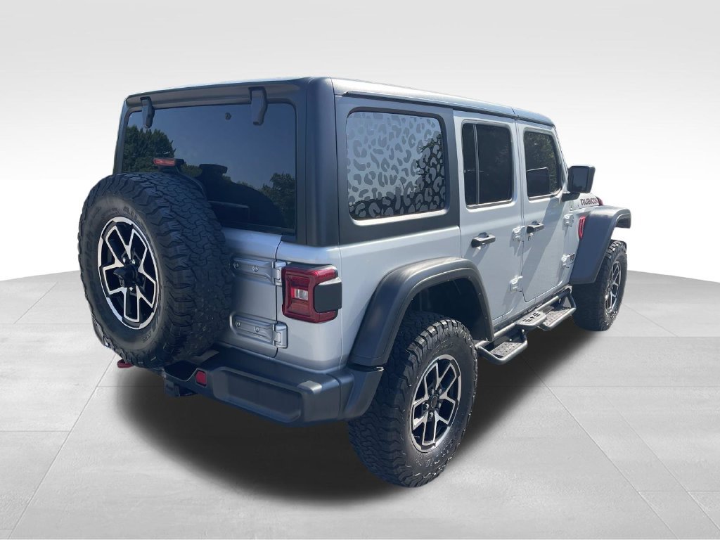 Used 2024 Jeep Wrangler Unlimited Rubicon AWD/4WD image 3