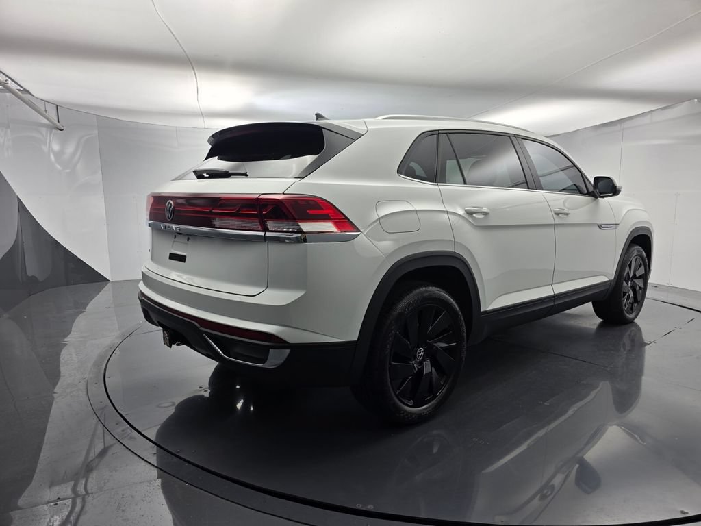 Used 2024 Volkswagen Atlas Cross Sport SE FWD image 4