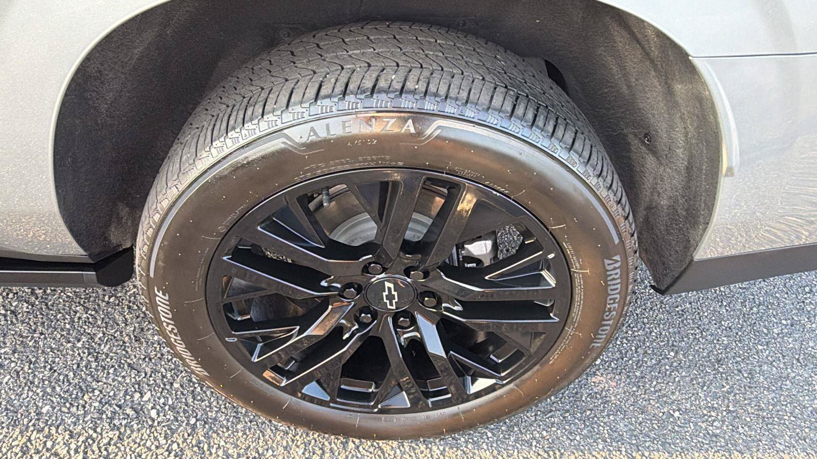 Used 2025 Chevrolet Suburban Premier AWD/4WD image 12