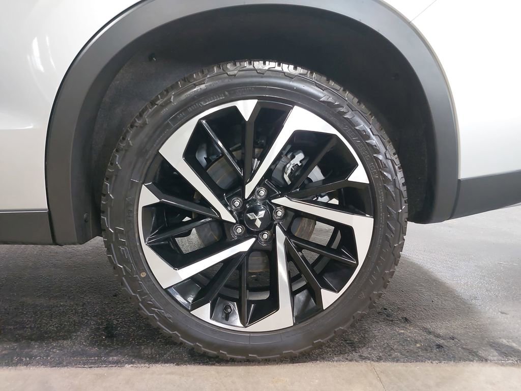 Used 2024 Mitsubishi Outlander SE image 34