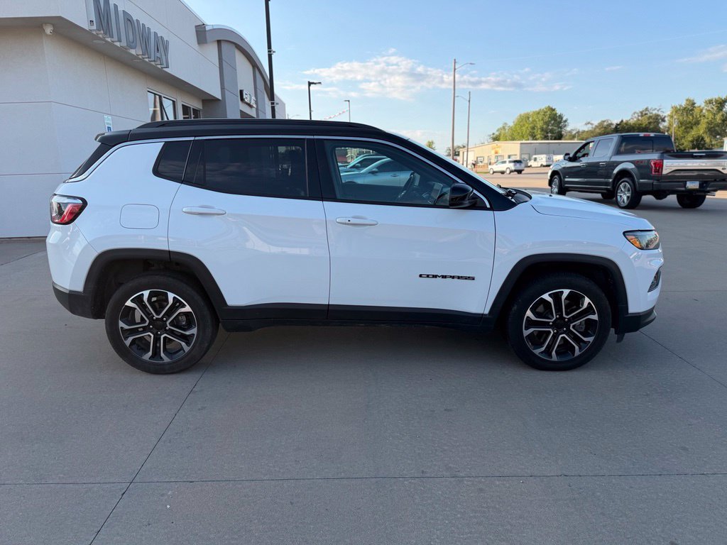 Used 2023 Jeep Compass Limited AWD/4WD image 2