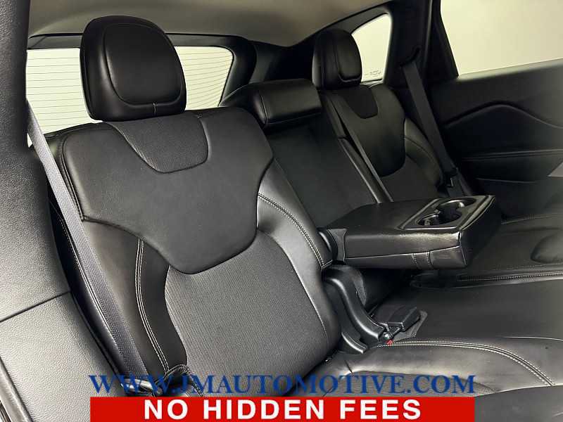 Used 2018 Jeep Cherokee Latitude Plus AWD/4WD image 18