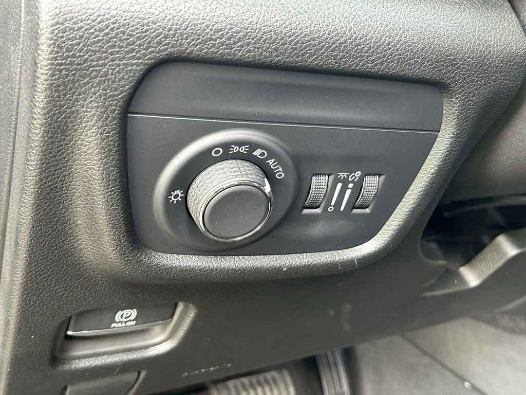 Certified 2024 Jeep Grand Cherokee Altitude image 47