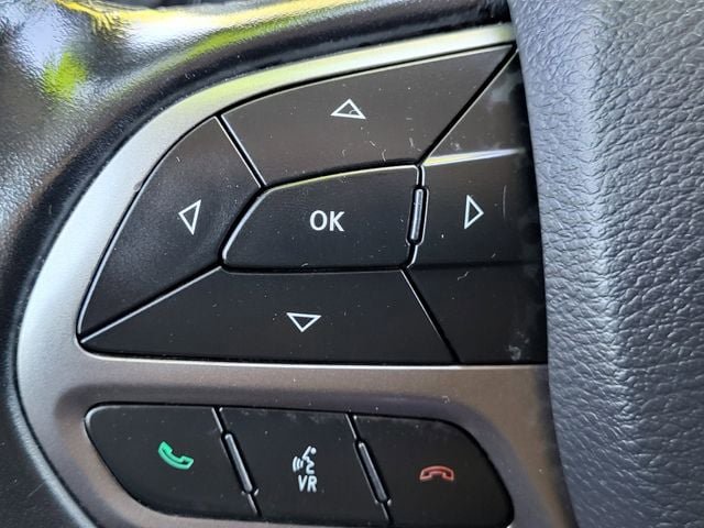 Used 2020 Jeep Cherokee Latitude Plus w/ Cold Weather Group AWD/4WD image 11