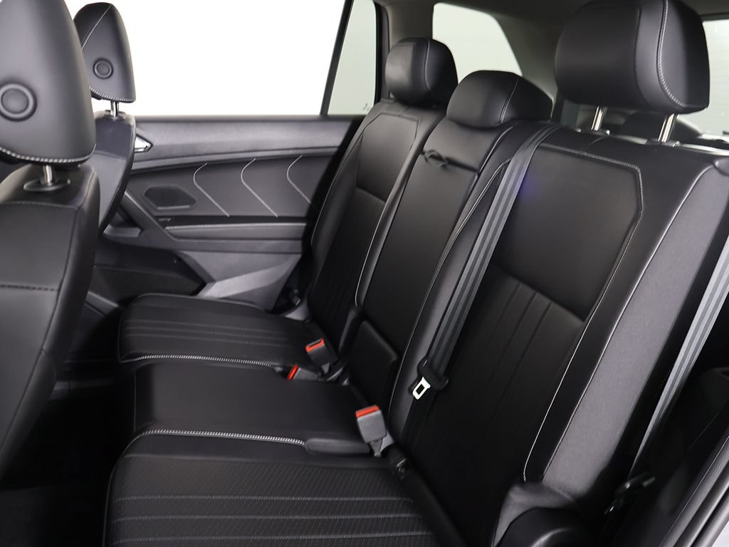 Used 2023 Volkswagen Tiguan SE FWD image 32