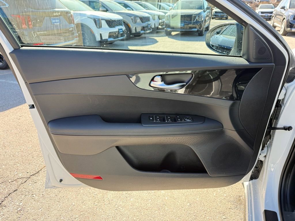 Certified 2023 Kia Forte GT-Line image 7