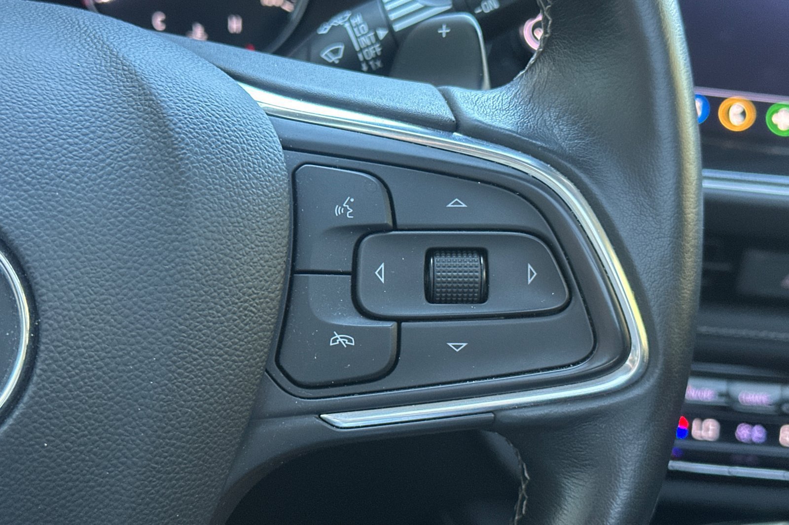 Used 2021 Buick Envision Essence FWD image 39