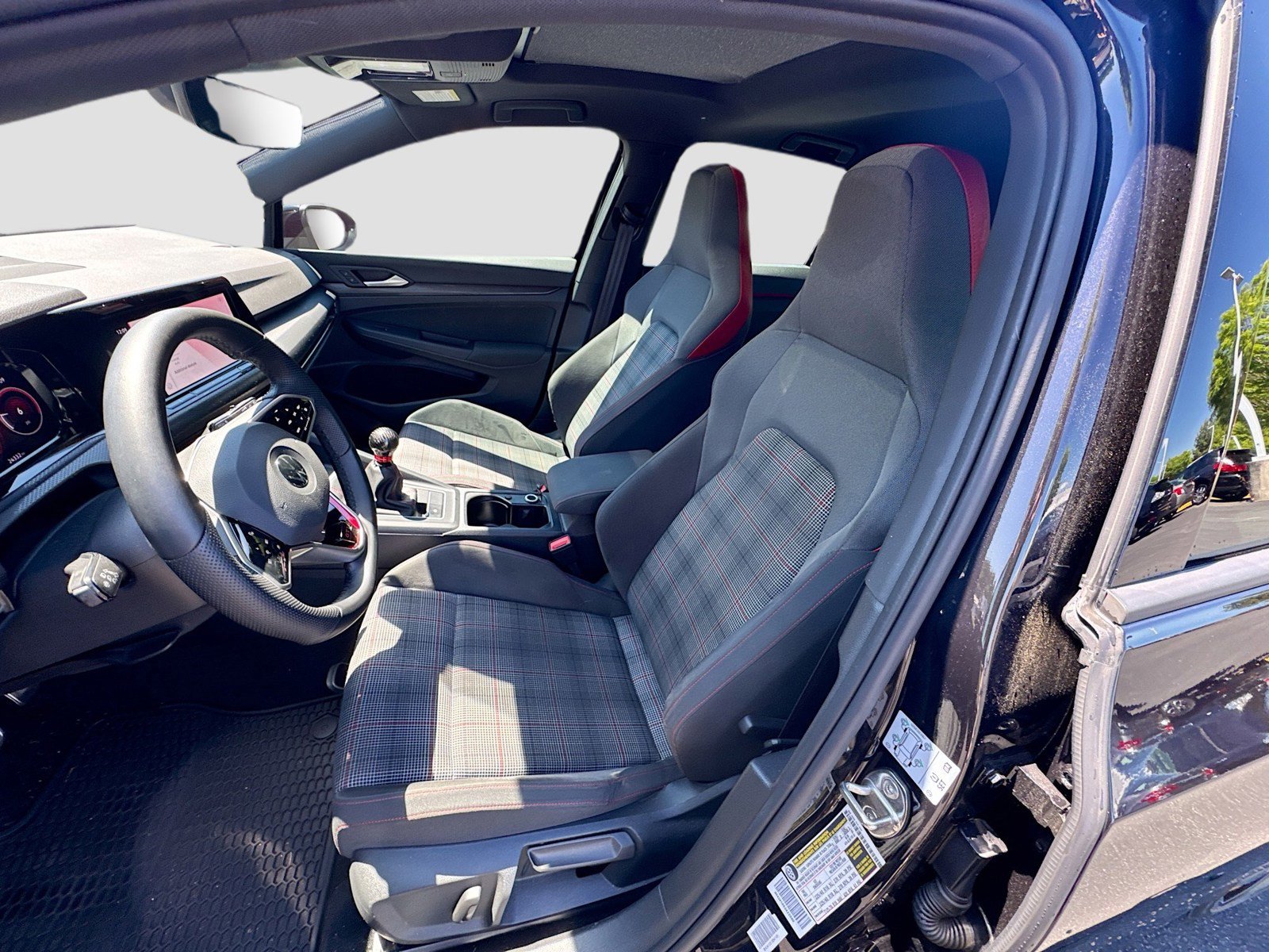 Used 2022 Volkswagen GTI SE FWD image 21