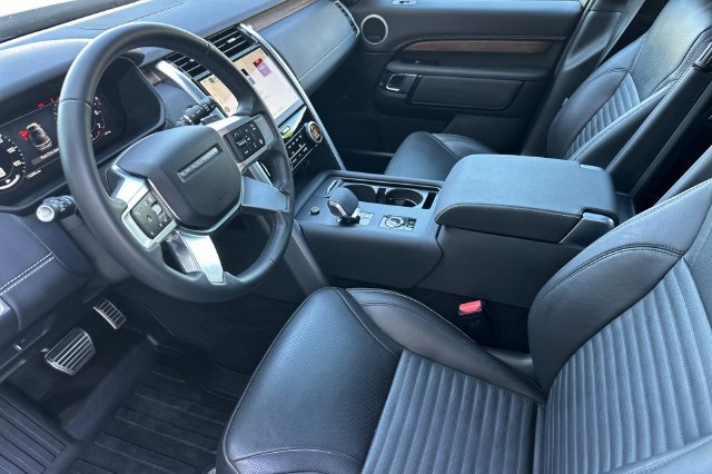 Certified 2025 Land Rover Discovery Dynamic SE AWD/4WD image 9