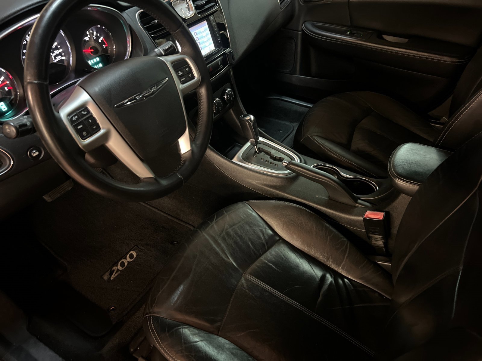 Used 2012 Chrysler 200 Limited image 9