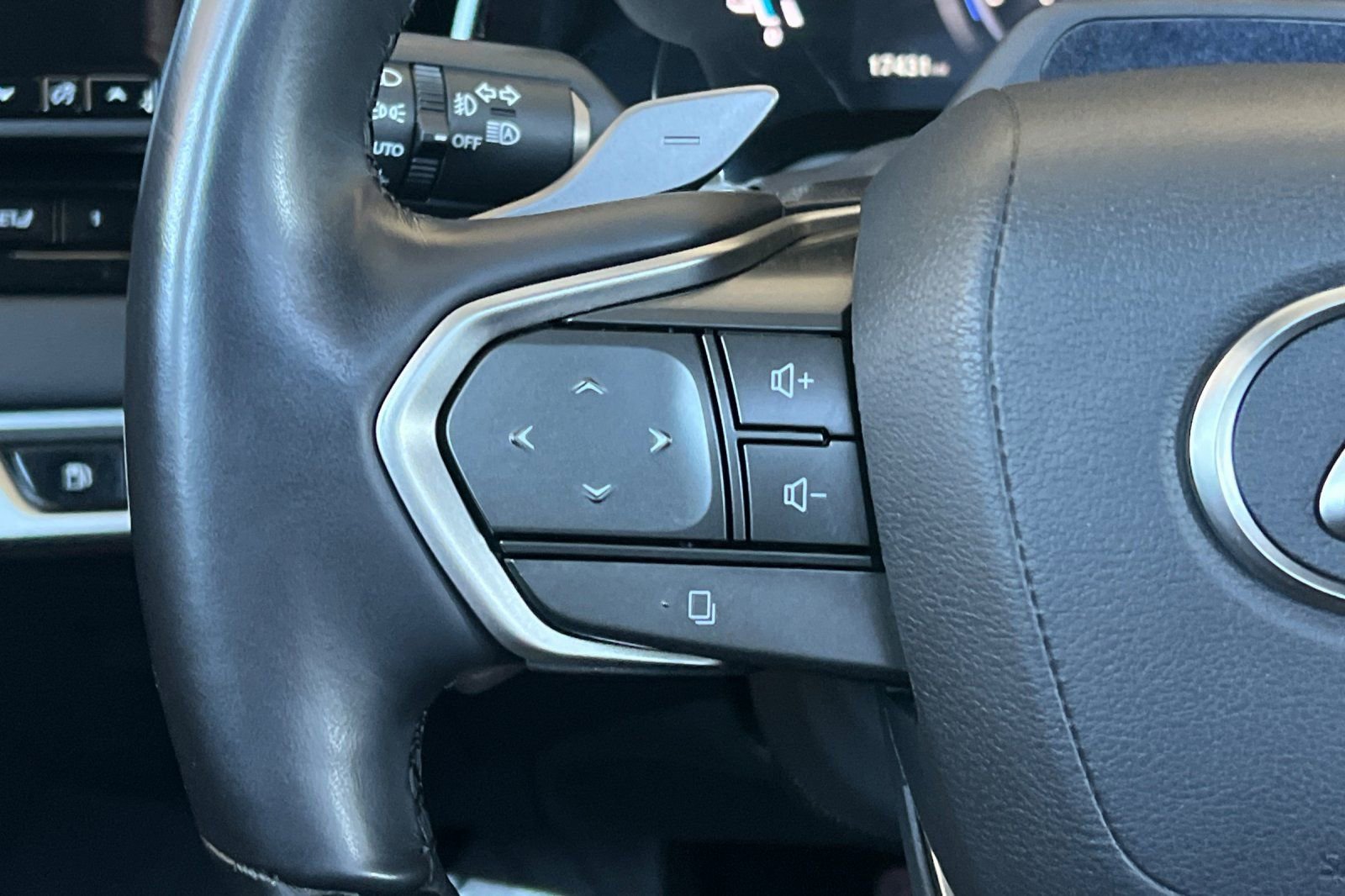 Used 2024 Lexus RX 450h AWD w/ Luxury Package image 28