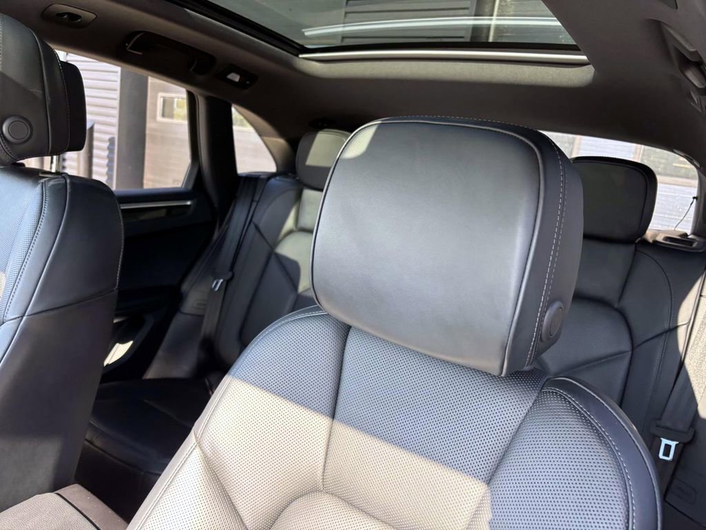 Certified 2025 Porsche Macan image 21