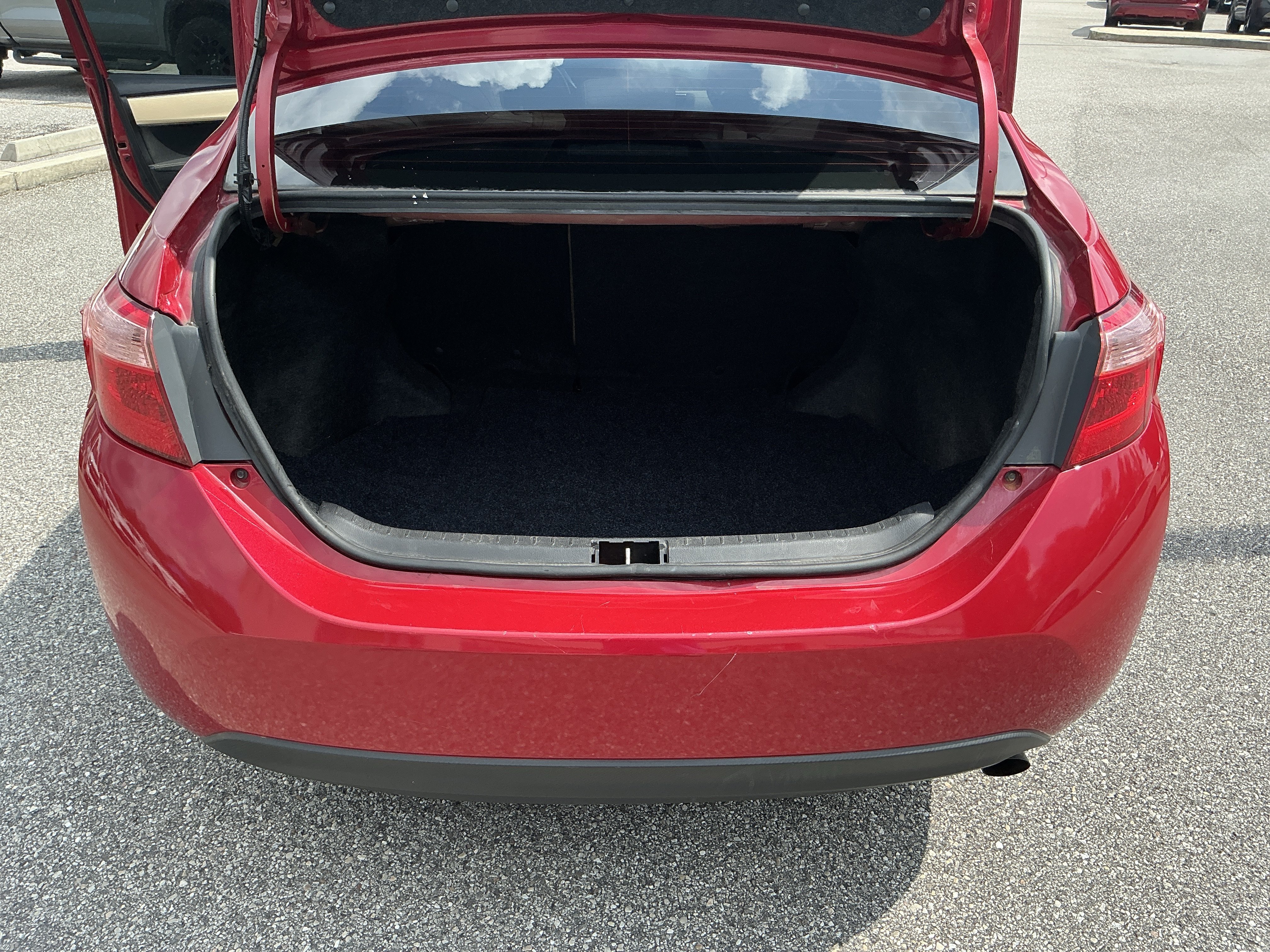 Used 2018 Toyota Corolla LE FWD image 19