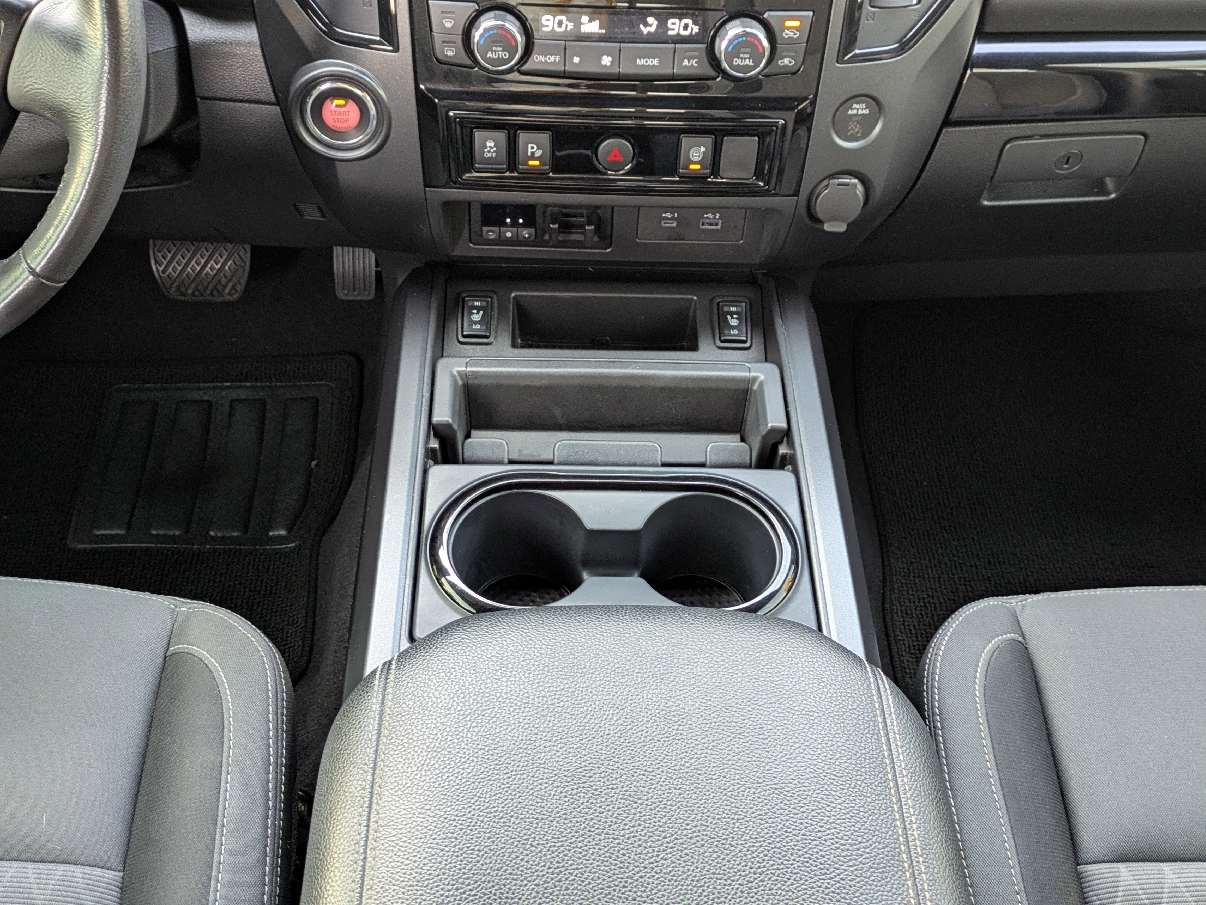 Used 2024 Nissan Titan SV w/ SV Convenience Package image 24