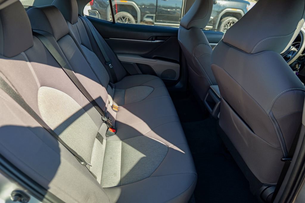 Used 2022 Toyota Camry LE w/ Carpet Mat Package (TMS) FWD image 31