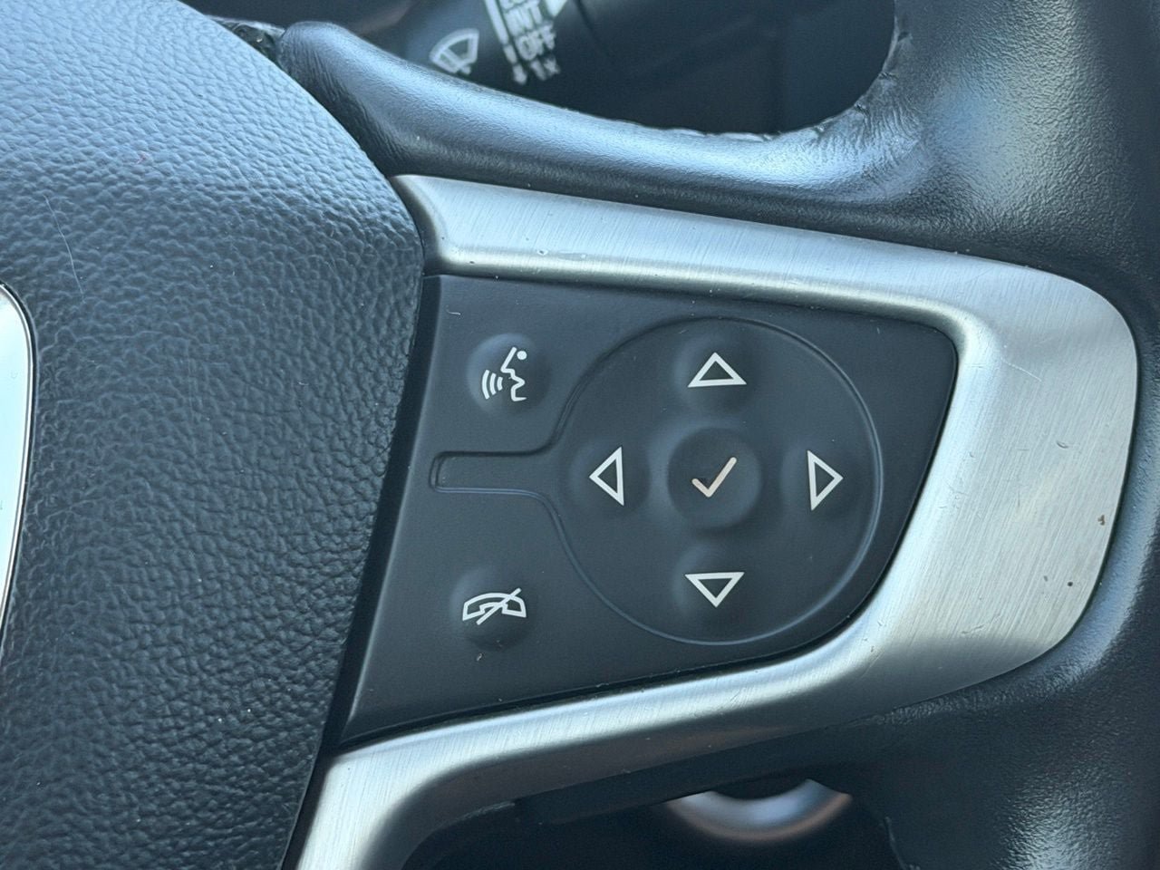 Used 2020 GMC Terrain SLE w/ Driver Convenience Package FWD image 19