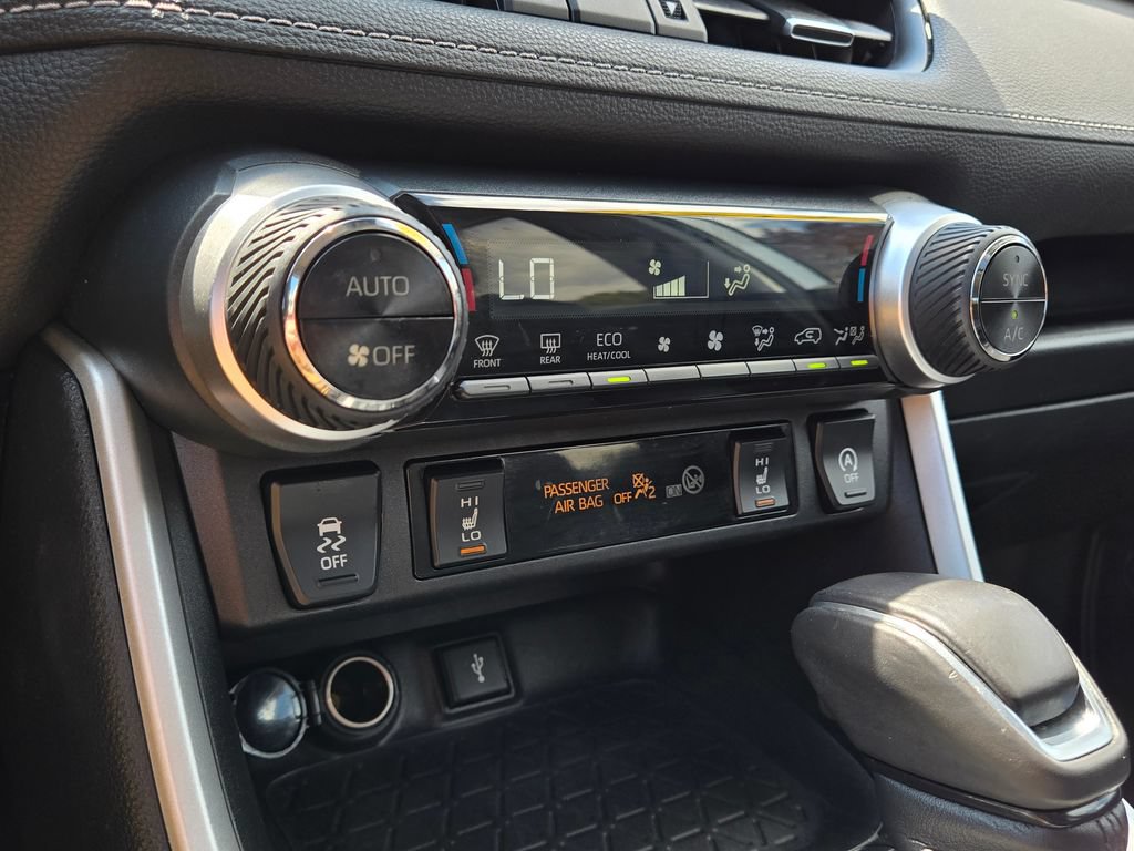 Used 2020 Toyota RAV4 XLE Premium AWD/4WD image 27
