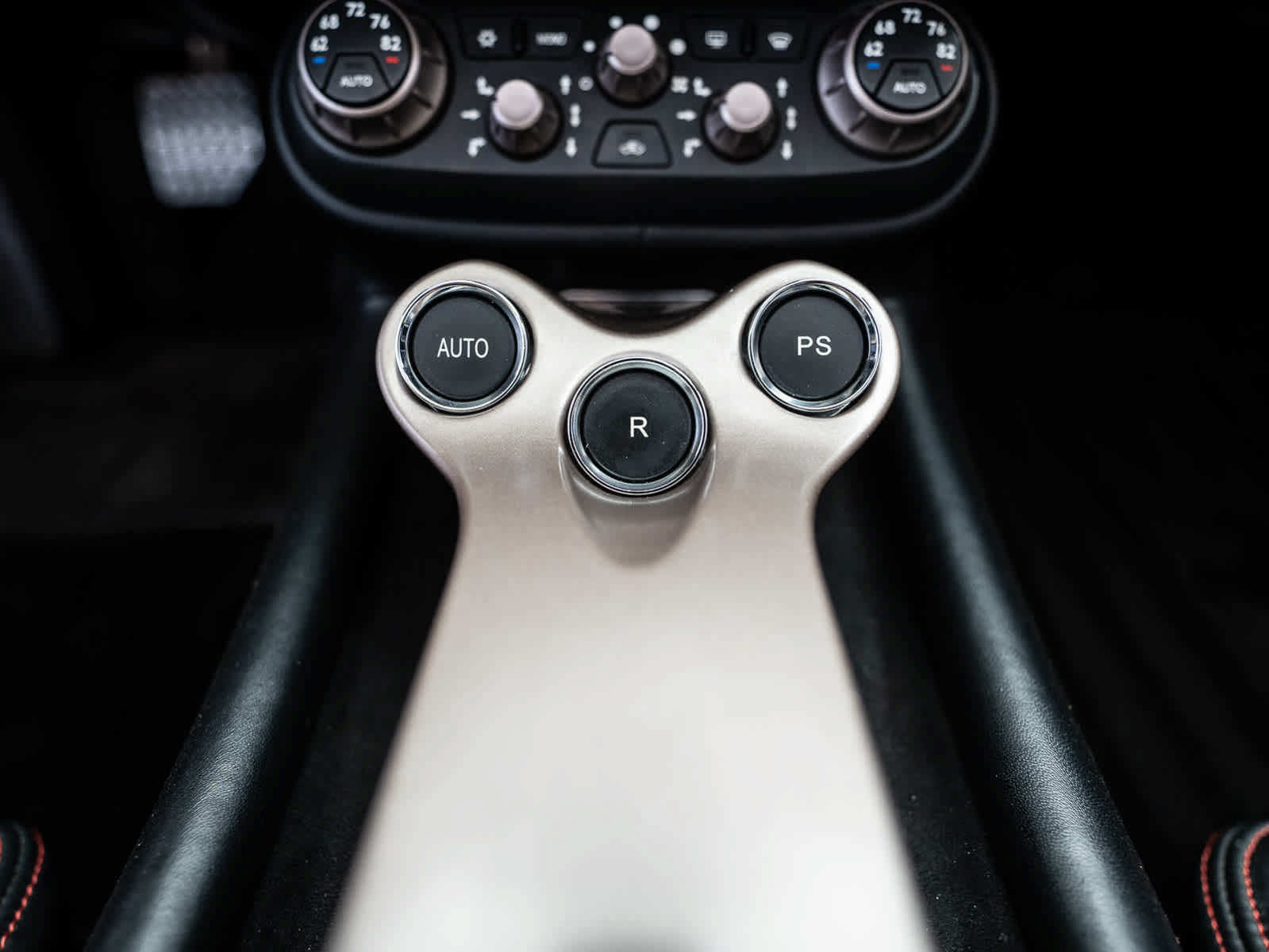 Used 2014 Ferrari California RWD image 25