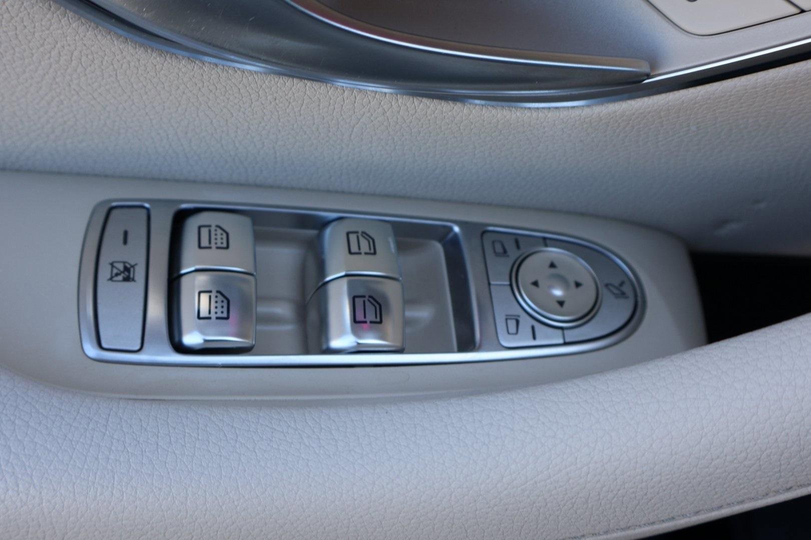 Used 2018 Mercedes-Benz E 300 image 12